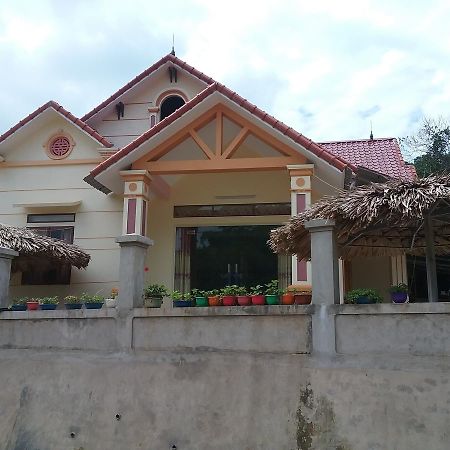 Thac Ba Family Homestay Ho To Eksteriør billede